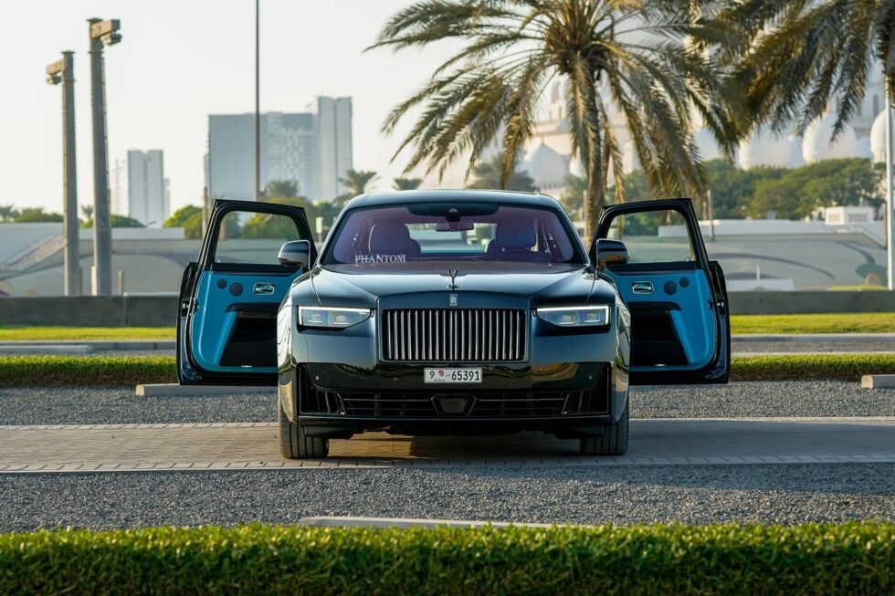 How Luxury Car Rentals Enhance the Dubai Marina, Palm & Downtown Experience