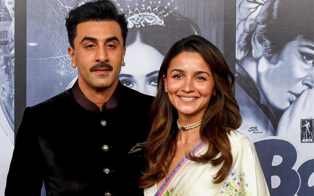 Alia Bhatt Reveals Ranbir Kapoor Doesn’t Let Her Follow His Secret Instagram Account!
