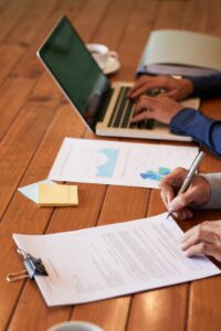 reading-business-document_1098-19650