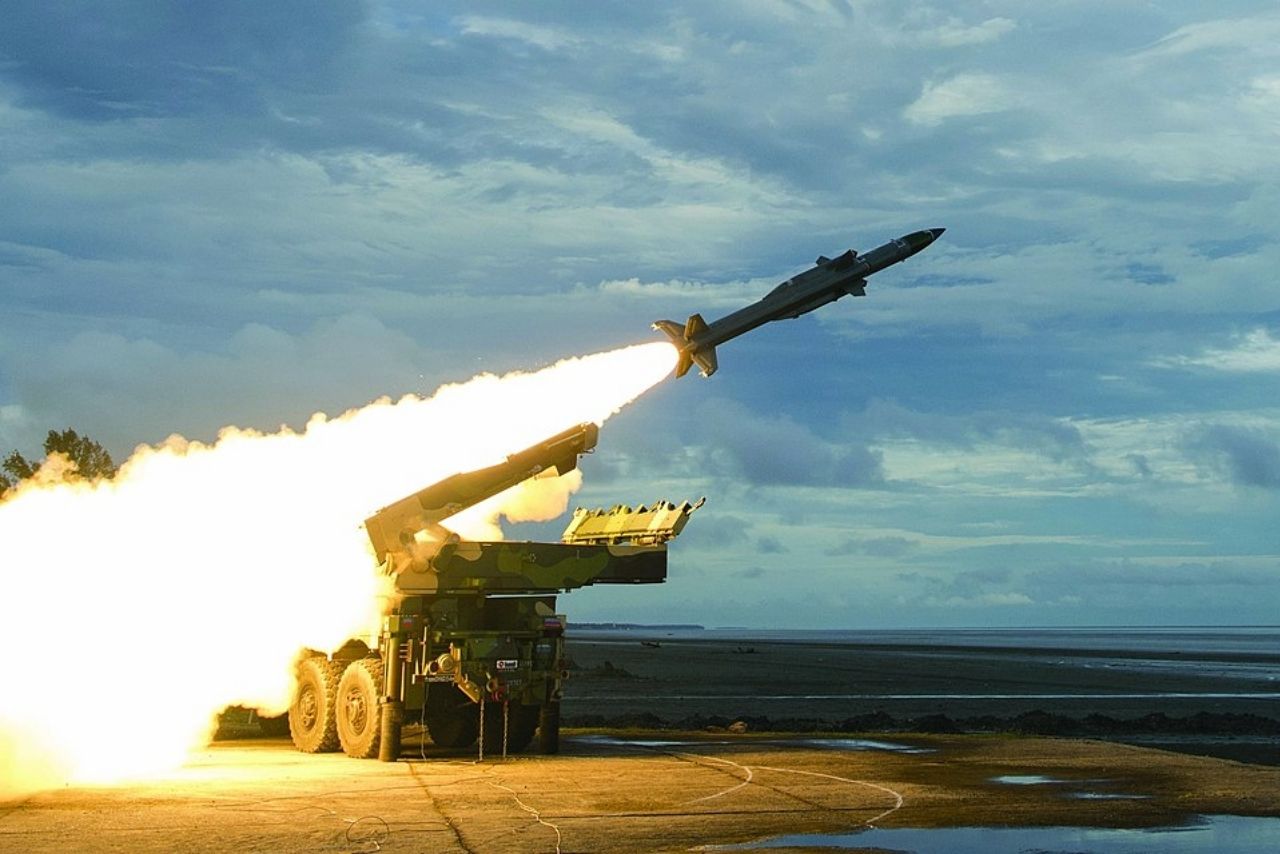 ₹71,650 Cr Orderbook: Defence stock in focus after securing ₹563 Cr orders for maritime defence systems
