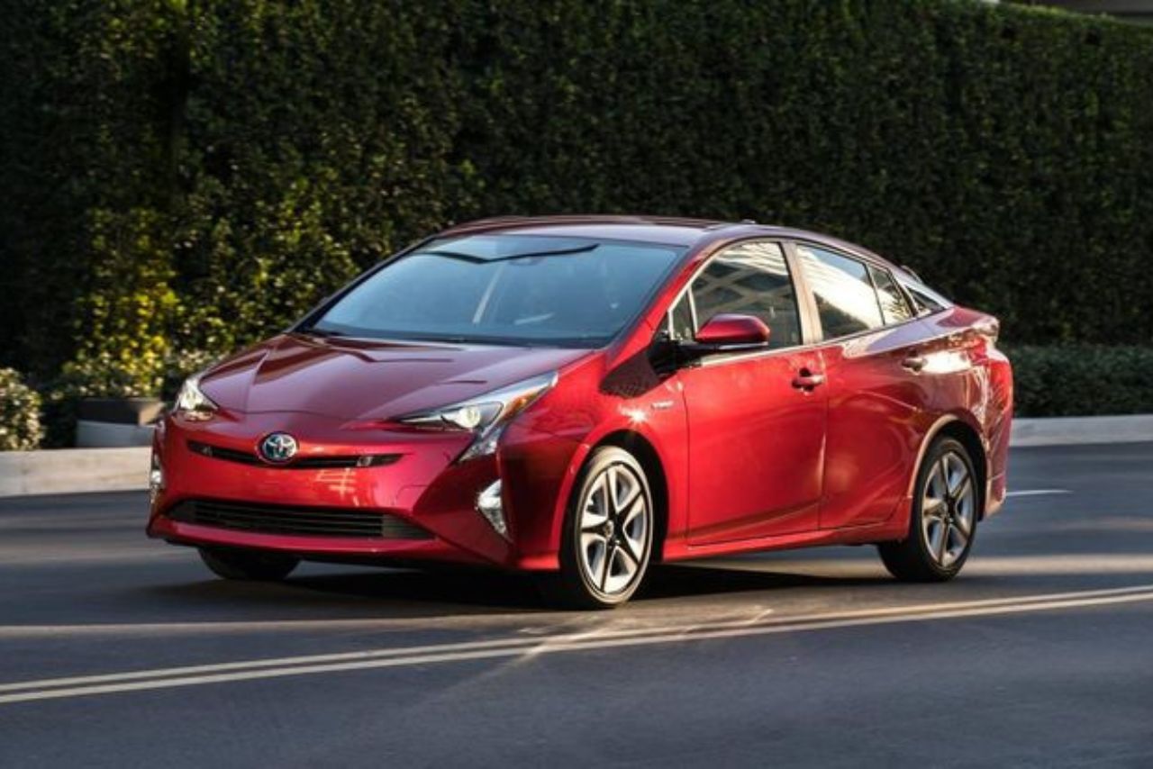 Petrol, Diesel, Hybrid or EV Cars in India (2025): Which One Suits You Best?