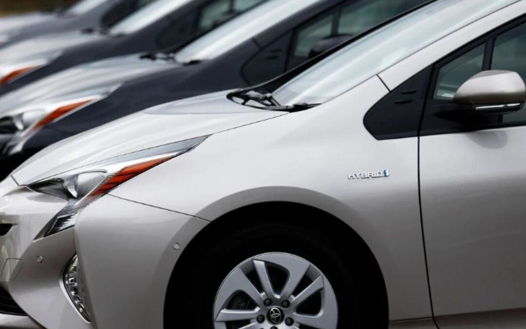 Top Hybrid Cars in India: The Best Fuel-Efficient Vehicles for 2025