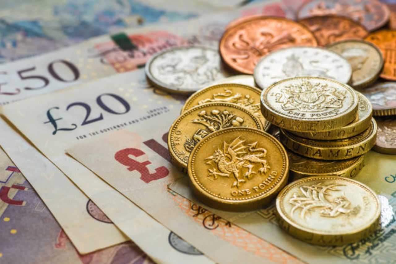 Pound Under Pressure: Can Global Deals Rescue the British Economy?