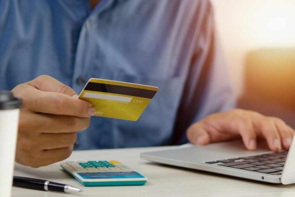 This Pune-based Data Analyst Saved ₹2 Lakh in HDFC Credit Card Rewards – Here's How He Did It
