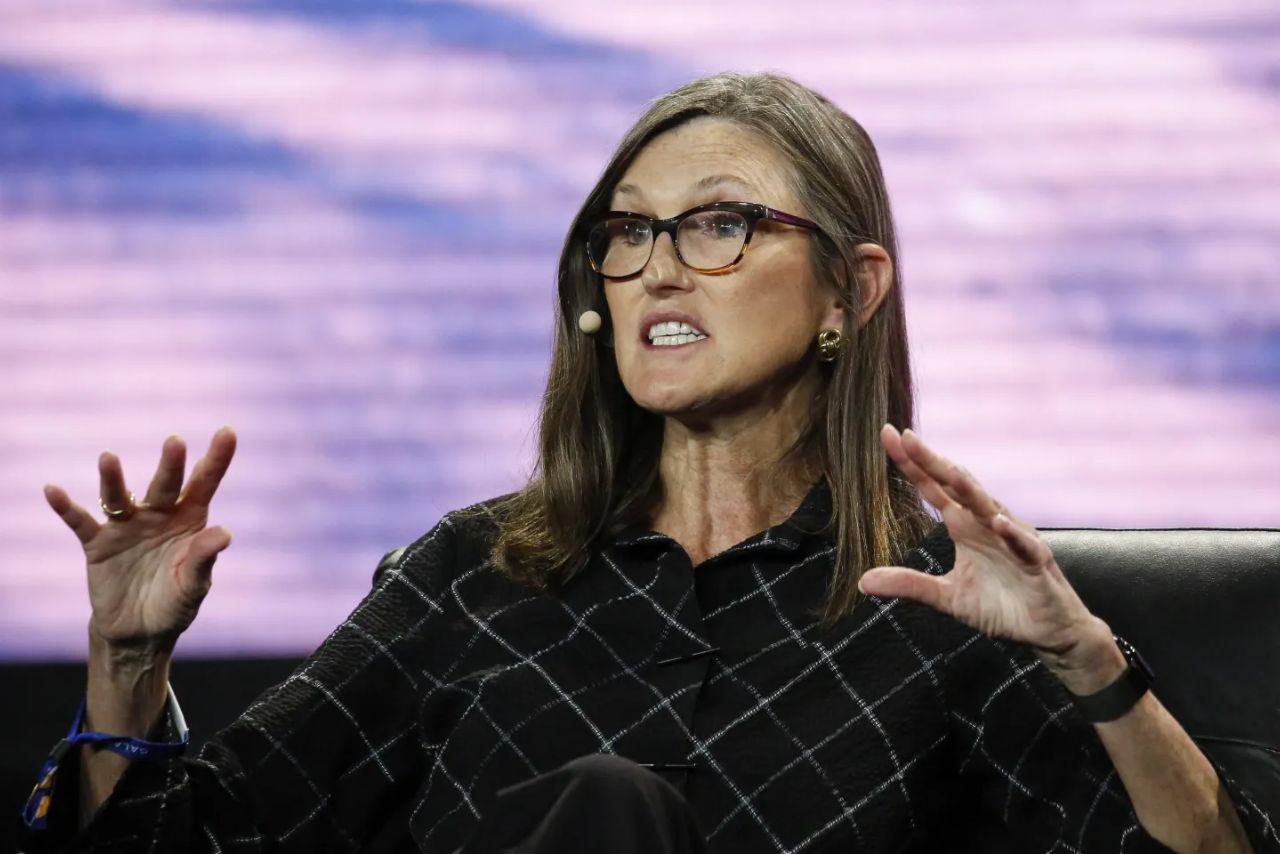 Crypto Stock in Which Cathie Wood Invested $172M Even After 84% Move