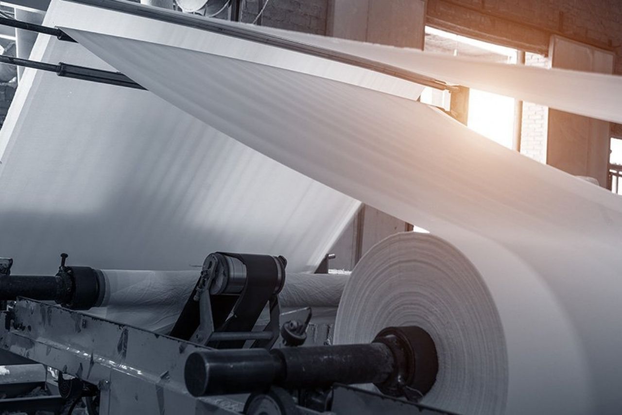 3 Undervalued paper manufacturing stocks with high dividends to add to your watchlist