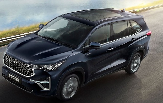 Toyota Innova HyCross