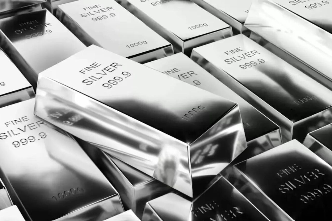 Silver falls 5%: Can the downtrend continue? 