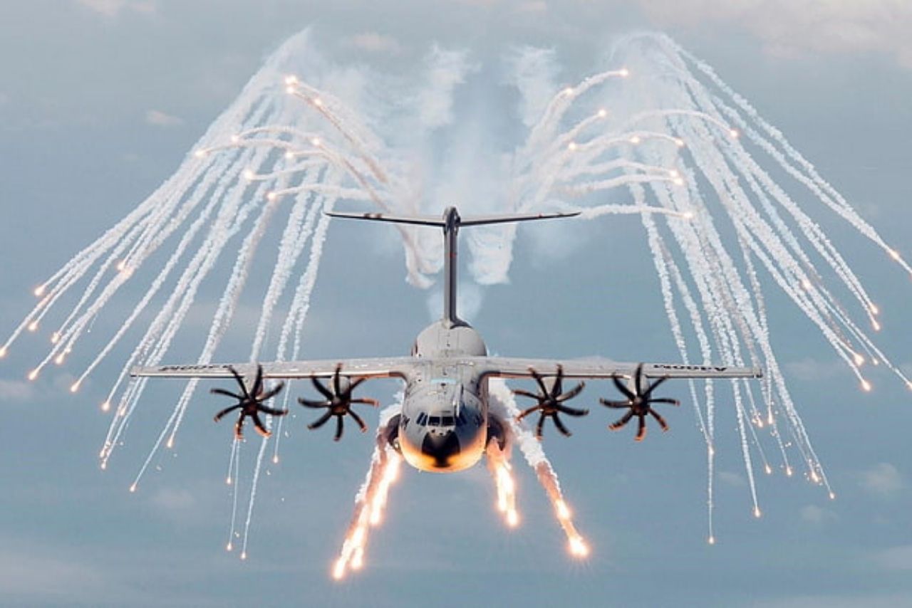 Defence stock jumps 7% after receiving ₹429 Cr order for supply of chaffs & flares to Indian Air Force