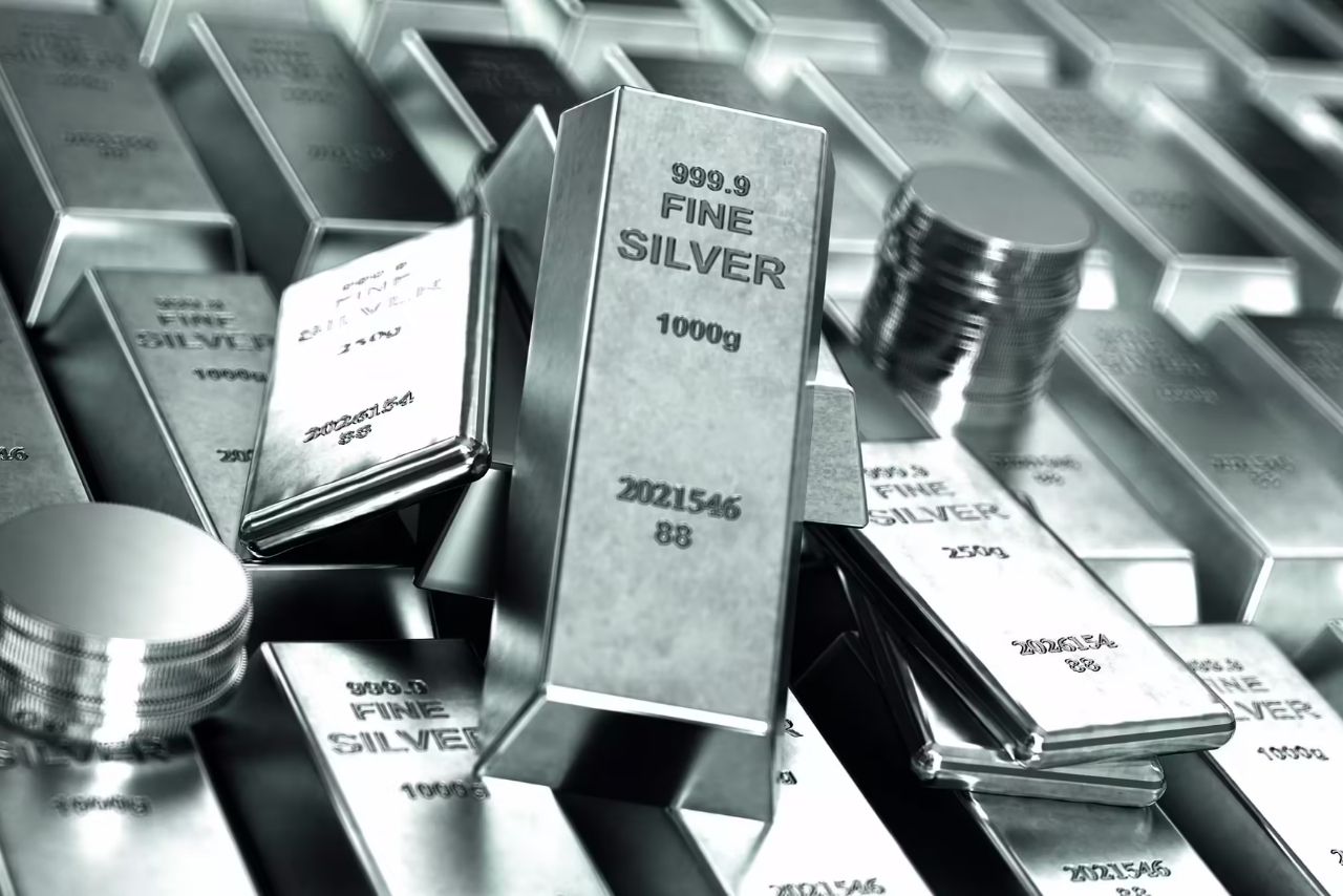 Silver to hit ₹2.4 lakh per kg by 2026 amid strong demand and global supply deficit; Motilal Oswal Predicts
