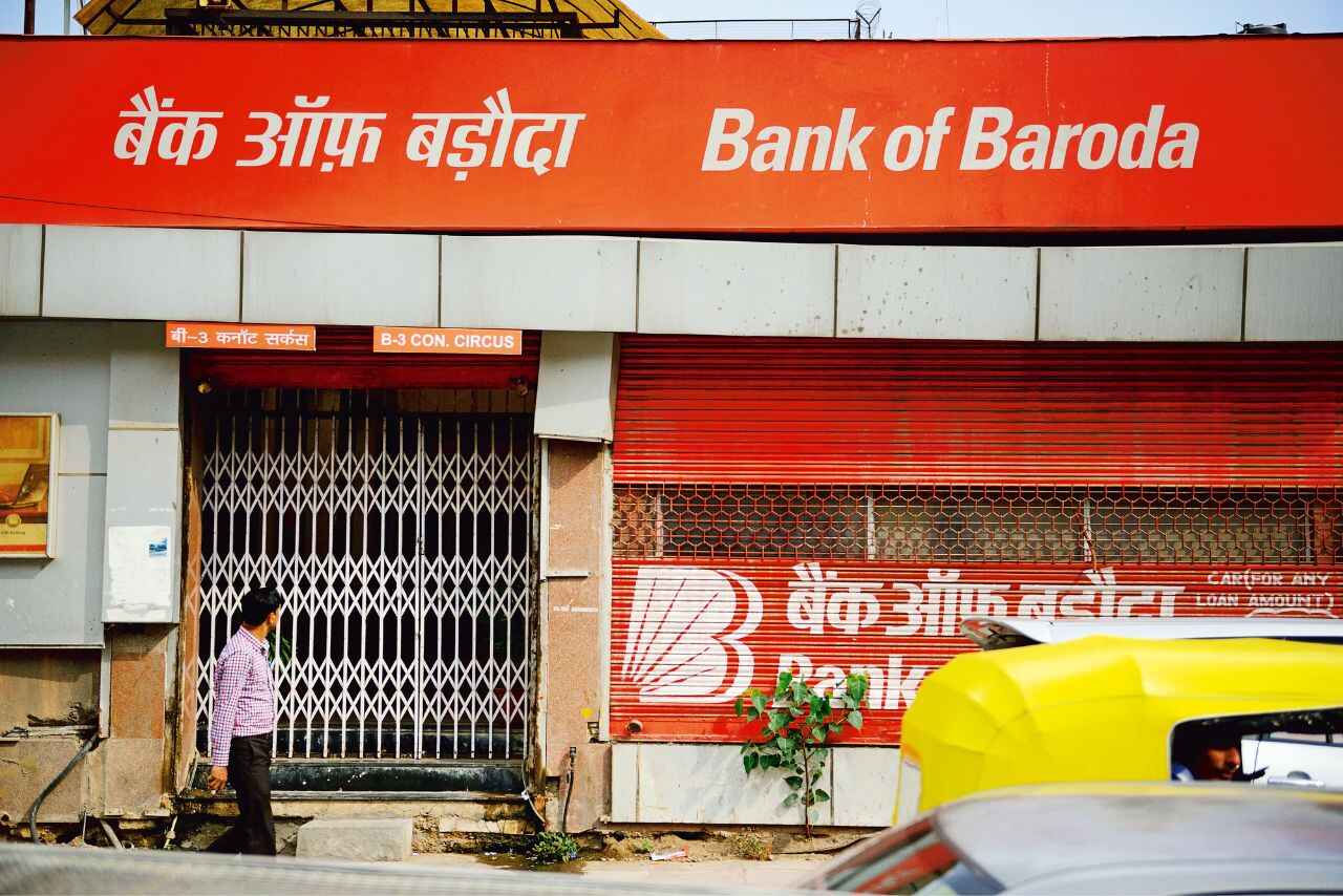 Pharmaceutical stocks fall 14% after Bank of Baroda and Bank of Maharashtra default on loans