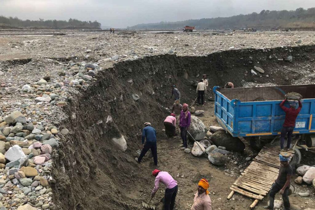 Vishnu Prakash shares jump 7% upon securing 5-Year River Sand Mining Lease in Rajasthan; Check the total order book