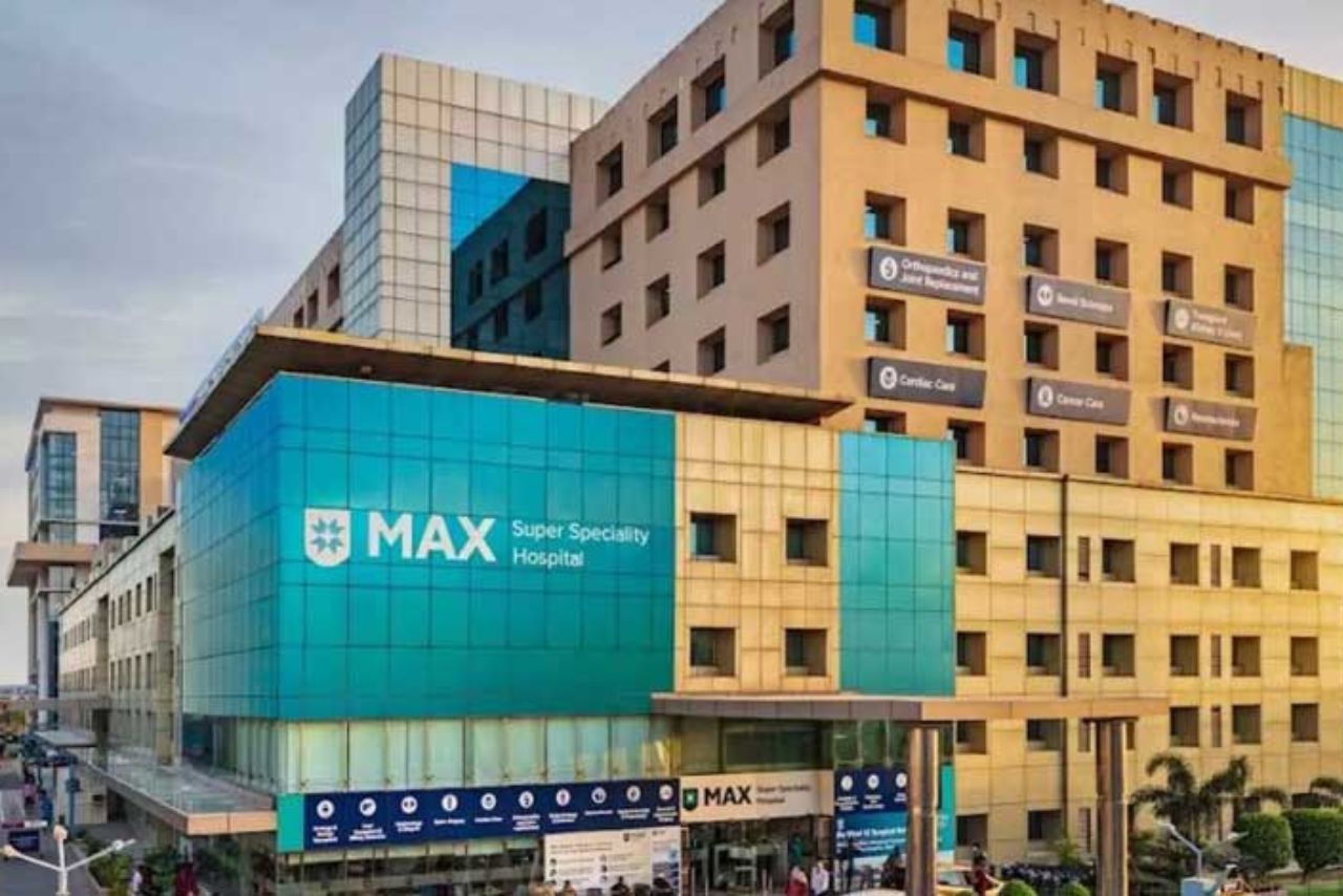 How Does Max Healthcare Generate Higher Margins Compared to Its Peers?