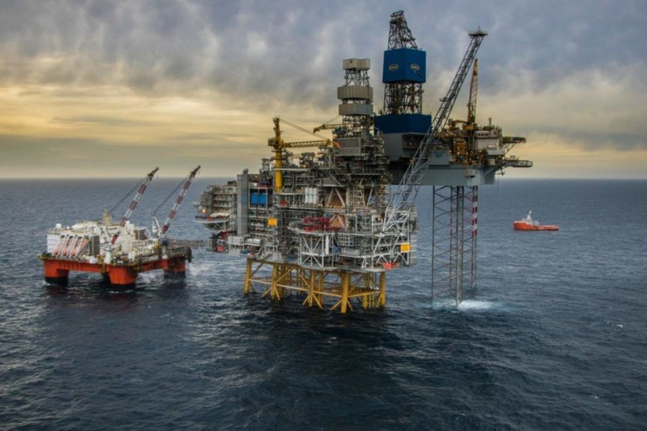 Asian Energy Services Stock in Focus After Oil Discovery in Gujarat and Q3 Results