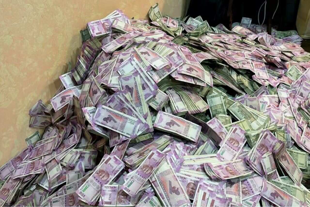 Hawala: How Politicians and Businessmen Move Money Across Borders Without Banks?