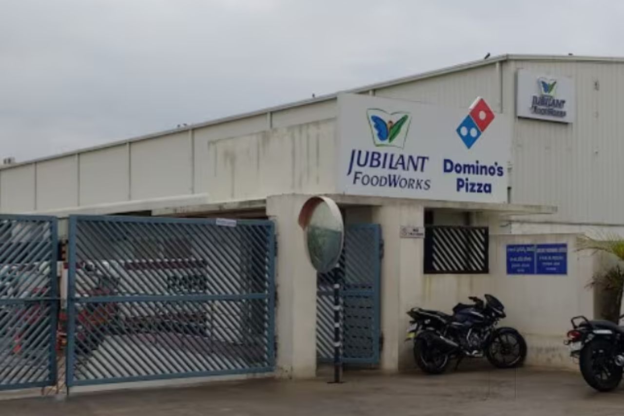 Jubilant FoodWorks Plummets 3.85% Amid LPG Shortage in Domino’s Stores