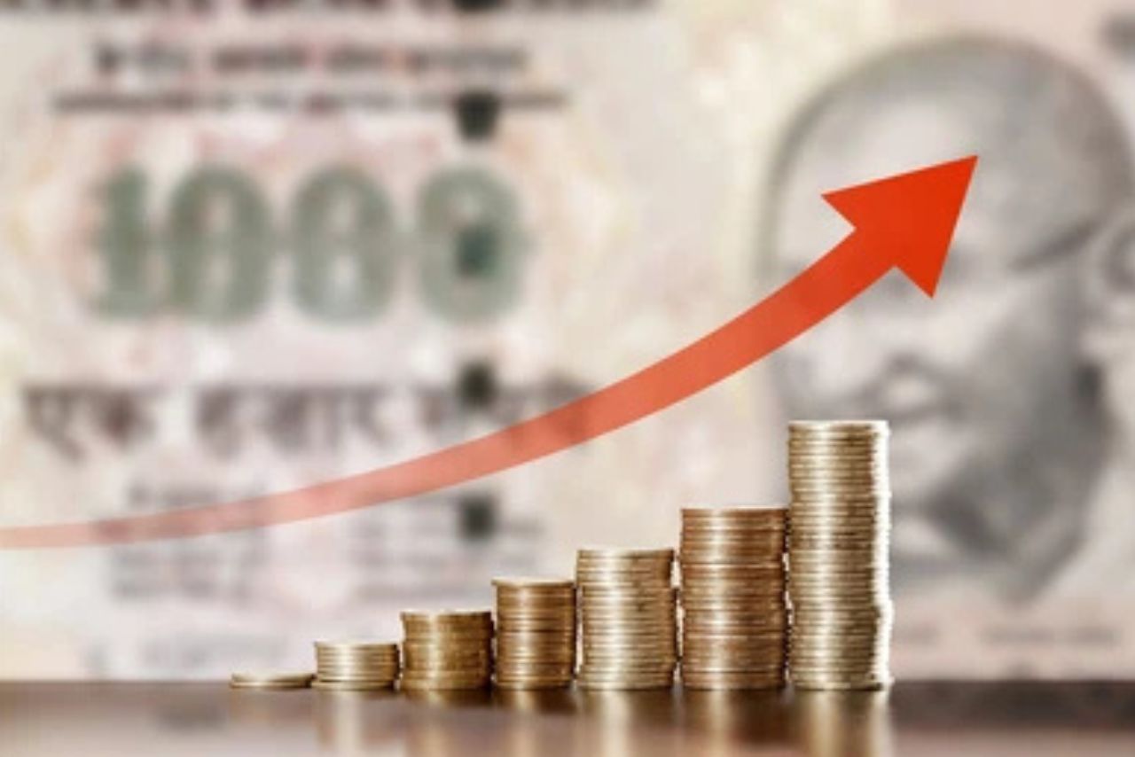 Indian Rupee Falls to All-Time Low of 95 Against USD