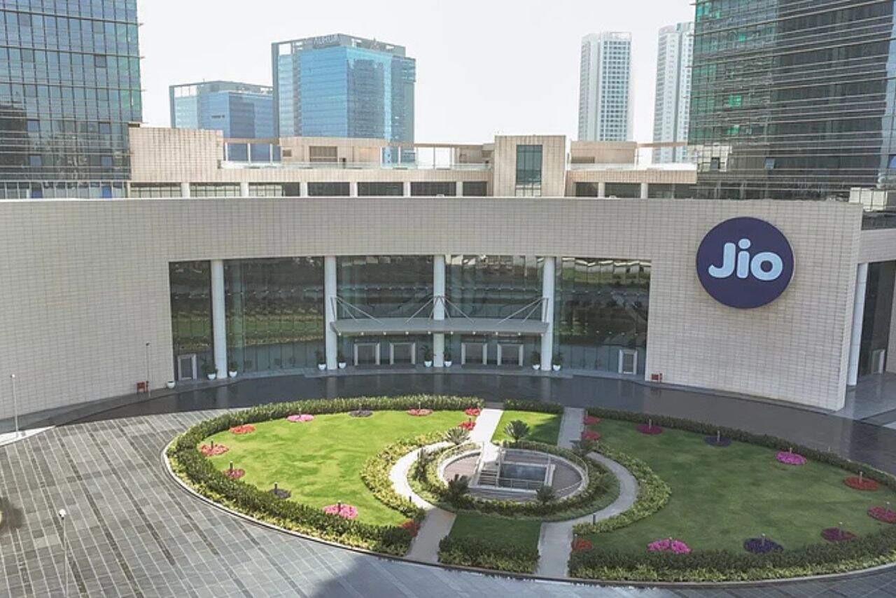 ₹25,700 Cr Lending Book: Can Jio Financial Convert Growth into Profits?