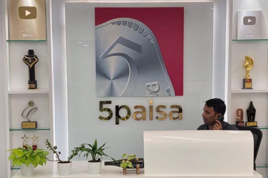 5paisa Capital Share: Why Are FIIs and Promoters Increasing Stake Despite Weak Financials?