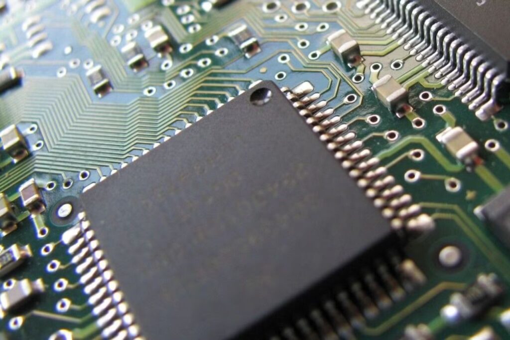 5 Stocks That Could Benefit from India’s ₹1.25 Lakh Cr Semiconductor Mission